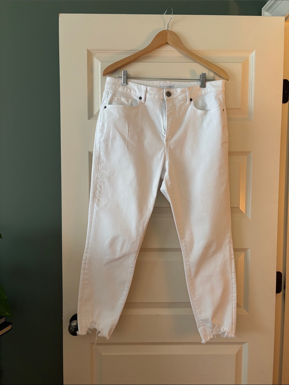 LOFT White Curvy Skinny Crop Jeans with Raw Hem